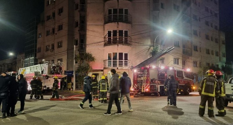 Incendio en el edificio Sky View dej� un saldo de 9 hospitalizados